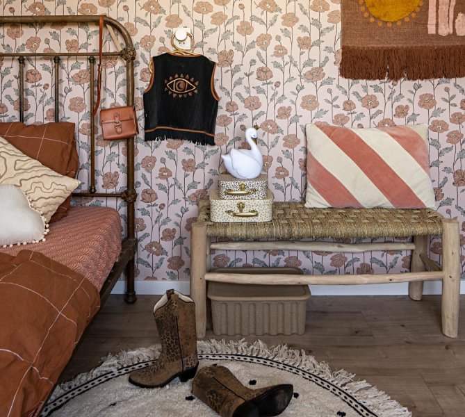 Roze kinderkamer behang met klaprozen, poppy amour van little amour