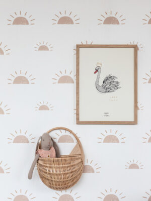 Detailfoto wit behang met roze zonnetjes, behang ochtendgloren bibelotte