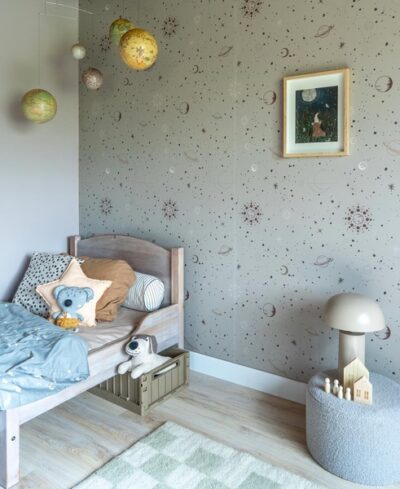 sfeerfoto zacht groen ruimte behang voor kinderkamer, space stars van little amour