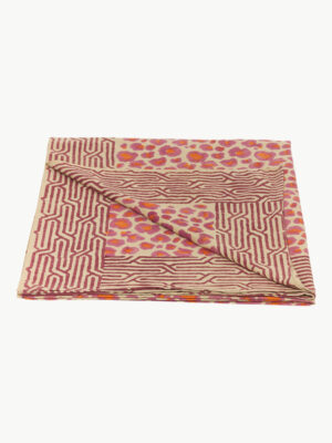 opgevouwen groot roze plaid met luipaardprint van Doing Goods