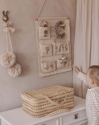 Kinderkamer met Botanische wand organizer van Nattiot