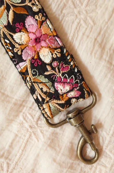 Details Handgemaakte telefoon/tas/camera strap Lily Dark van het merk La N'atelier