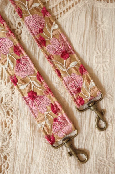 Onderkant Handgemaakte telefoon/tas/camera strap Wildflower Blush van het merk La N'atelier