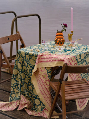 Tafel met Plaid Lullaby - 140 x 220 cm Doing Goods