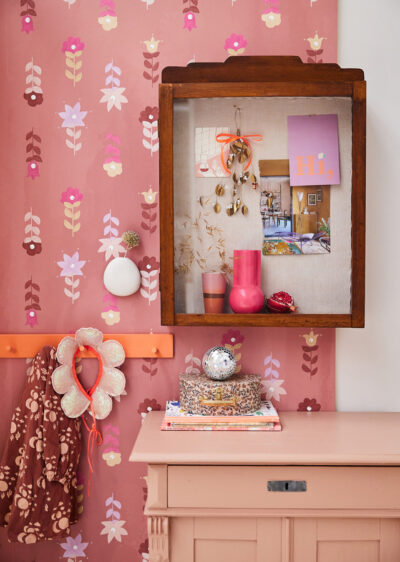 Meidenkamer met Roze bloemen behang Bibelotte Behang - Bohemian