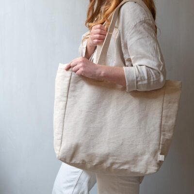 Vrouw met Katoenen tote bag - beige Leeff