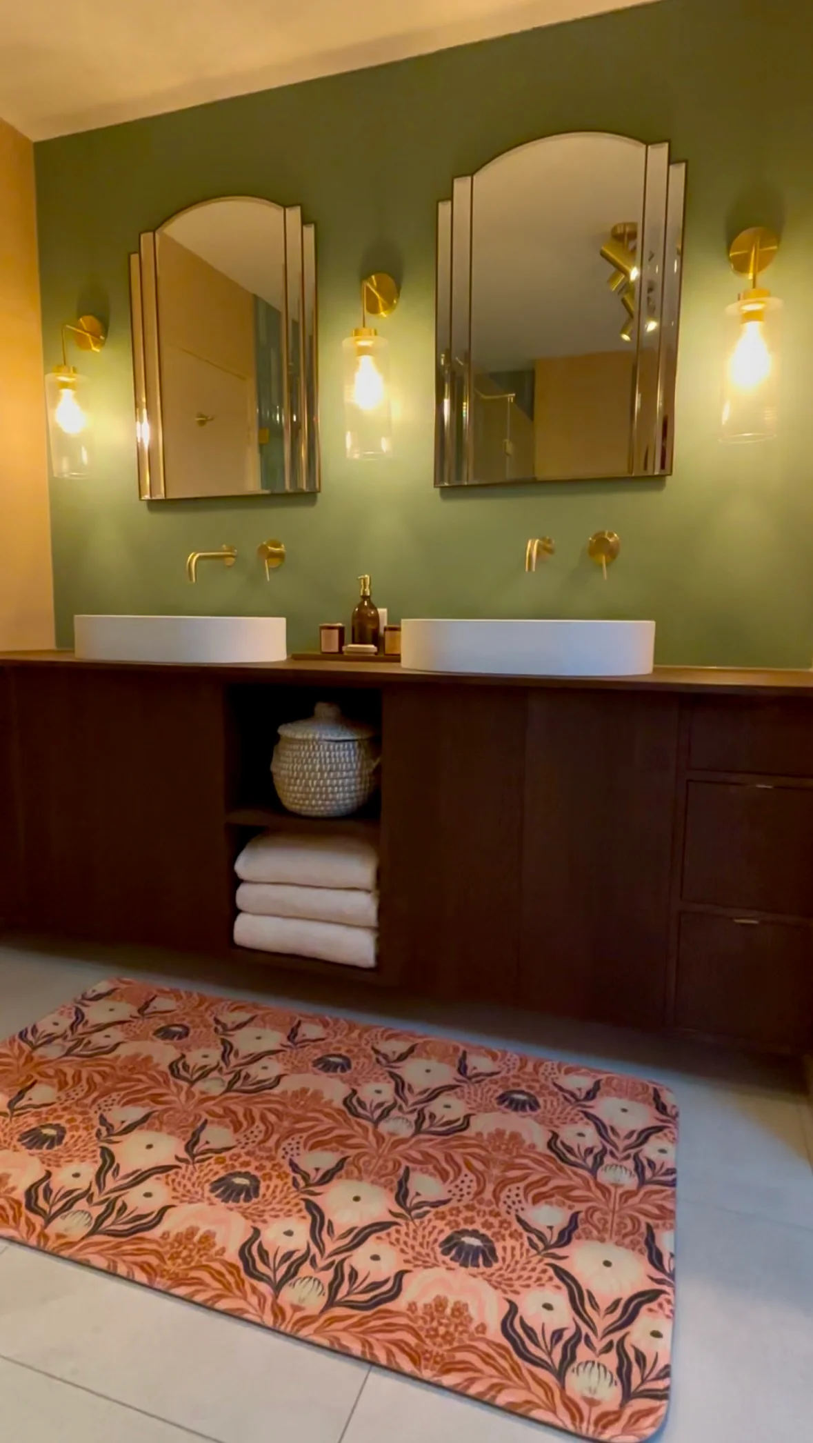 Badkamer met Badmat bloemenprint 'Nomad Chic' - 50 x 70 cm Bubble & Blend