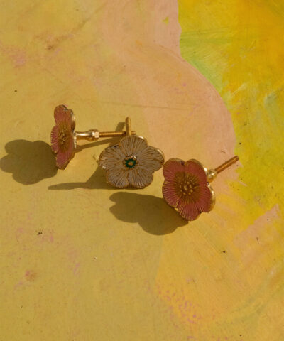 Sfeerfoto kastknoppen Faye Flower Doing Goods
