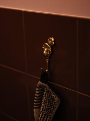 Sfeerfoto Wandhaak bloemen - Zoey Flower Doing Goods
