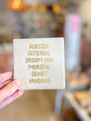 Quote tegel - Koester gisteren droom van morgen geniet vandaag