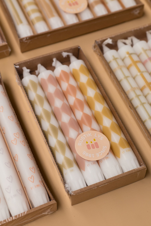 Sfeerfoto Dinerkaarsen met ruitjes - set van 4 Rustik Lys