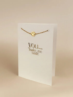 Kaart 'You make me smile' met armband - goud