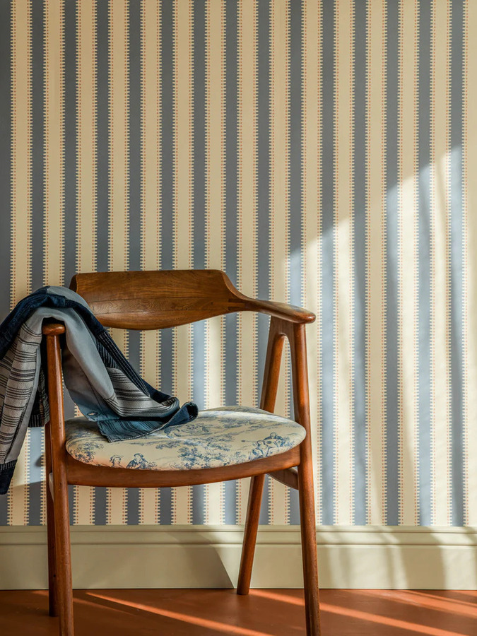 Strepen behang Långelid von Brömssen Behang Jagged Stripe - sky blue