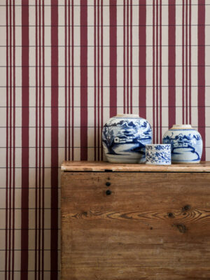 Ruitjes behang Långelid von Brömssen The Guards' Tent - rood sfeer wine red