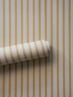 Strepen behang Långelid von Brömssen Behang Stitched Stripe - geel rol soleil